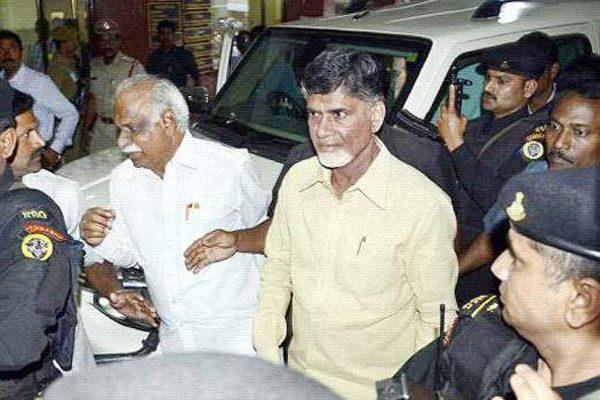 Chandrababu Naidu Cylinder Accident, Chandrababu Cylinder Accident, Chandrababu Naidu Escapes Cylinder Accident, Chandrababu Escapes Cylinder Accident Delhi
