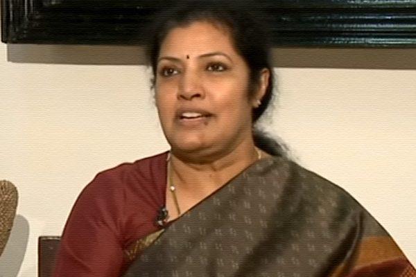 Daggubati Purandeswari, Daggubati Purandeswari YS Jagan, Daggubati Purandeswari Joins YS Jagan, BJP Daggubati Purandeswari Joins YS Jagan, Daggubati Purandeswari Joins YSRCP YS Jagan, BJP Mahila Morcha Daggubati Purandeswari Joins YS Jagan