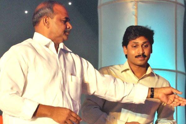 Jagan, Jagan Facing YSR Crimes, Jagan Facing Ys Rajasekhara Reddy Crimes, Jagan Experiencing YSR Crimes, Jagan Experiencing Ys Rajasekhara Reddy Crimes