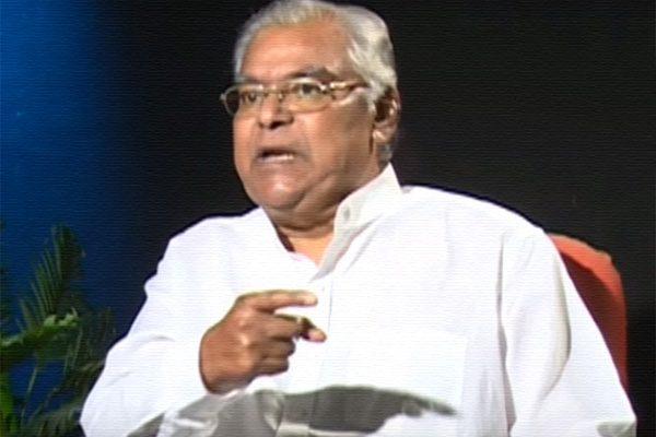 Kota Srinivas Rao, Kota Srinivas Rao Controversial Comments Heroes, Kota Srinivas Rao Controversial Comments Young Heroes, Kota Srinivas Rao Controversy Heroes Caravan Fighting, Kota Srinivas Rao Comments Heroes Caravans, Kota Srinivas Rao Satires Heroes Caravans, Kota Srinivas Rao Controversial Comments Heroes Caravan Fighting