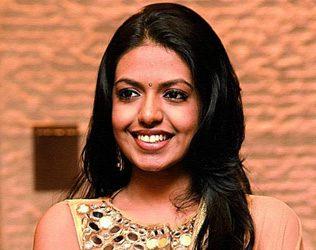 Jeevitha Rajasekhar, Jeevitha Rajasekhar Daughter Debut Movie, Jeevitha Rajasekhar Daughter Shivani Debut Movie, Shivani Debut Movie Hero Director