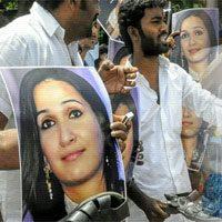 Pro-Jallikattu Group Protests Soundarya Rajinikanth, Pro-jallikattu Demands Soundarya Rajinikanth Resignation, Rajini Soundarya Photos Burnt Pro-Jallikattu