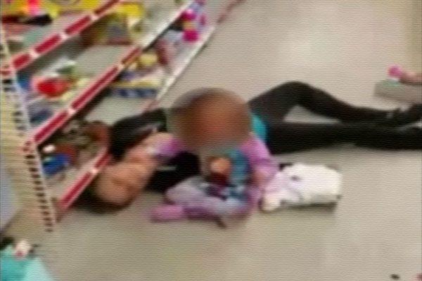 toddler-cries-and-tries-to-revive-mother