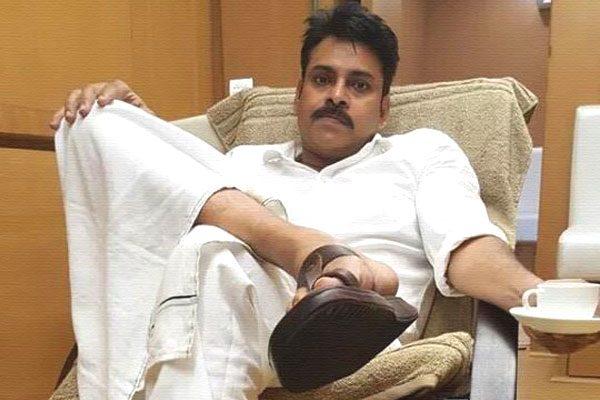 Vijay Deverakonda, Vijay Deverakonda Katamarayudu Movie, Vijay Deverakonda Pawan Kalyan Katamarayudu Movie Rumor, Vijay Deverakonda Pawan Kalyan Gossips