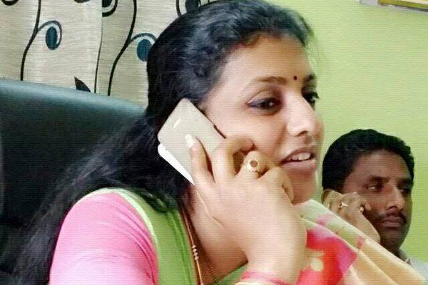 Roja, Roja Back Apology, Roja Take Back Apology, Roja Back Step Apology, Roja Back Suspension Apology, MLA Roja Back Suspension Apology, YSRCP MLA Roja Back Suspension Apology, Roja Take Back Apology AP Assembly