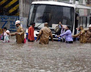 Hyderabad Rain, Hyderabad Heavy Rains, Hyderabad Heavy Rains Employees, Hyderabad Heavy Rains Effects Work,Hyderabad Heavy Rains Latest Updates