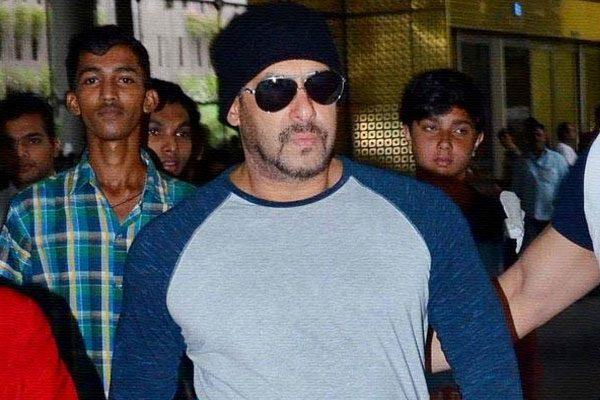 salman-supports-pakistan