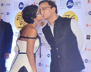 Aamir Khan Wife Kiran Rao Lip Lock Kiss Director Vidhu Vinod Chopra