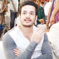 akhil-akkineni-quizearch-trophy-launch