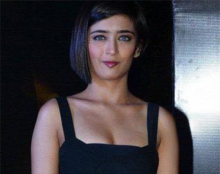 Akshara Haasan, Akshara Haasan Tamil Movie Title, Akshara Haasan Tamil Debut Movie Title, Akshara Haasan Tamil Debut Movie Story, Akshara Haasan Tamil Debut Movie Director