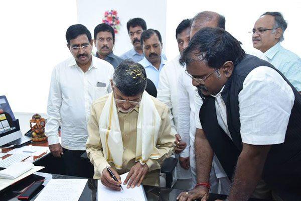 chandrababu-naidu-velagapudi-secretariat