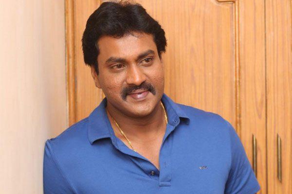 comedian-sunil-comments-reviewers