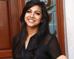 Madonna Sebastian Opposite Dhanush Power Paandi Tamil Debut