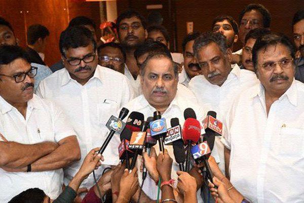 Chiranjeevi, Chiranjeevi Skips Mudragada Kapu Meeting, Chiranjeevi Avoids Mudragada Kapu Meeting, Chiranjeevi Skips Mudragada Padmanabham Kapu Meeting, Chiranjeevi Skips Kapu Meeting, Chiranjeevi Escapes Mudragada Kapu Meeting