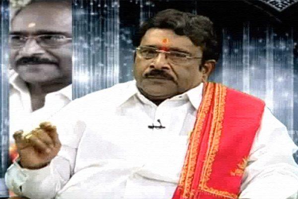 Paruchuri Brothers Trapping Chiranjeevi Khaidi No 150 Allegations 