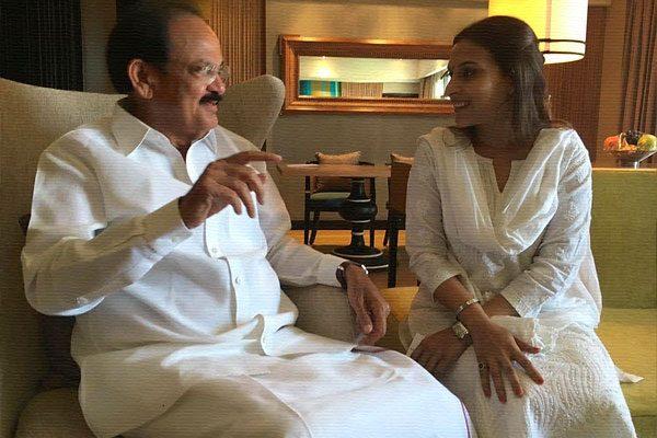 Aishwaryaa Dhanush Meets Venkaiah Nadu, Aishwaryaa Dhanush Meets Venkaiah Nadu Stuntmen National Award, Rajinikanth Daughter Aishwaryaa Meets Venkaiah Nadu