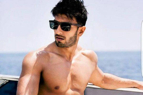 Ranveer Singh Butt, Befikre Ranveer Singh Butt, Ranveer Singh Butt Show Befikre, Ranveer Singh Butt Show Befikre Movie, Ranveer Singh Butt Back Show Befikre