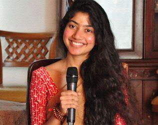 Sai Pallavi Skin Show Expose Glamor Roles Tamil Movie Directors