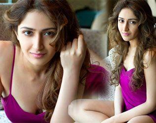 Akhil's Heroine Restricted in Bollywood?