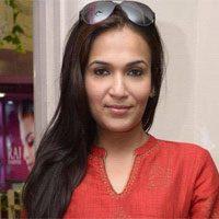 Rajinikanth Wrong Pics TOI, Soundarya Clarification Rajinikanth Wrong Photos TOI, Soundarya TOI Appology Wrong Photos Rajinikanth