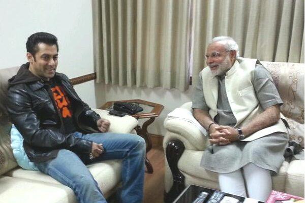500-1000-rupees-notes-currency-ban-effect-impact-movies-films