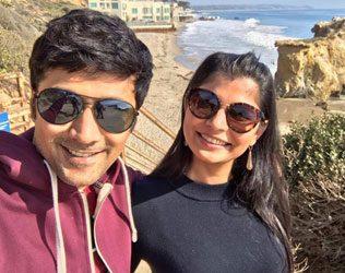 chinmayi-sripaada-and-rahul-ravindran-given-20-rupees-by-atm-guard-notes-ban