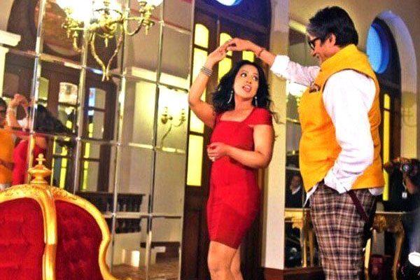 devendra-fadnaviss-wife-amruta-fadnavis-debut-with-amitabh-bachchan