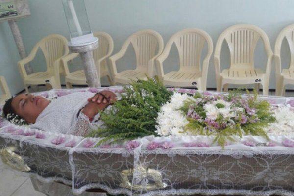 Lady Women Own Funeral Fake Funeral Ceremony Dream Wish