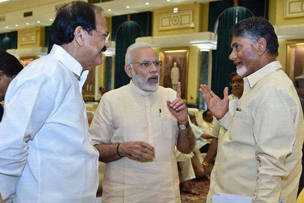 Modi Asks Chandrababu Naidu to Lead out of Demonetization Crisis!