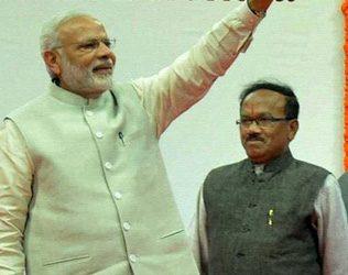 Narendra Modi Ignored Goa CM Laxmikant Parsekar Video Viral