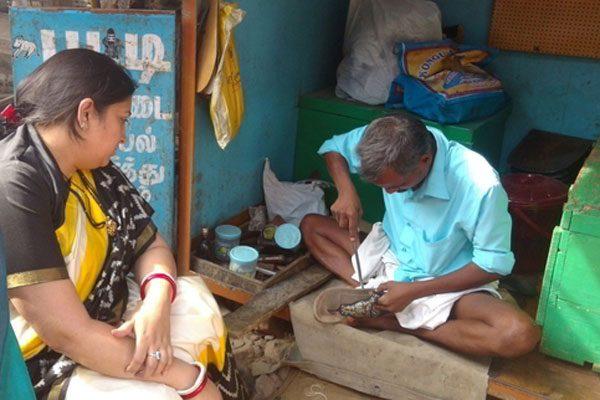 smriti-irani-pays-100-for-a-slipper-stitch-modis-minister