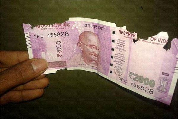 2000 ruppes note starts crumbling while handling