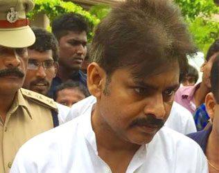 2016 - the Year That Pawan Kalyan Busy on Twitter Tweeting