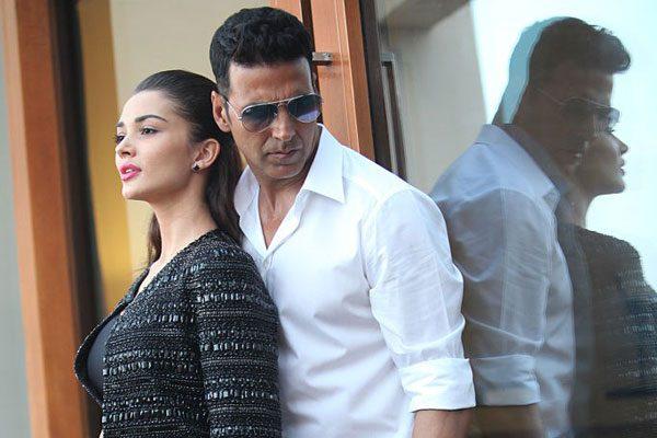 amy-jackson-akshay-kumar-better-than-arnold-schwarzenegger