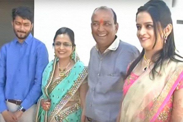Bussinessman Mr. Manoj Munot Donates 90 Houses on His Daughter's Wedding