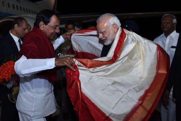 demonetization-kcr-doing-a-chandrababu-naidu-to-narendra-modi
