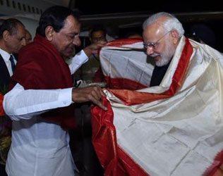 demonetization-kcr-doing-a-chandrababu-naidu-to-narendra-modi