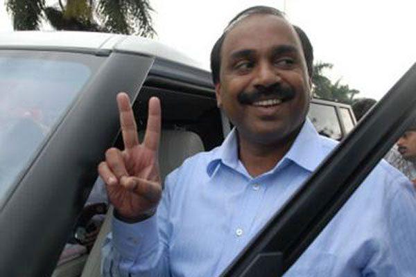 gali-janardhan-reddy-using-anantapur-for-black-money-conversion