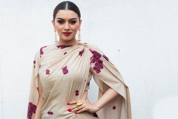 hansika-motwani-worried-about-fake-account-responds-early-morning