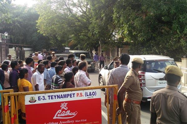 Jayalalithaa Didn't Leave a Will, Who Will Get Poes Garden