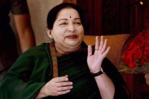 jayalalithaa-used-to-eat-chocolates-secretly-in-assembly