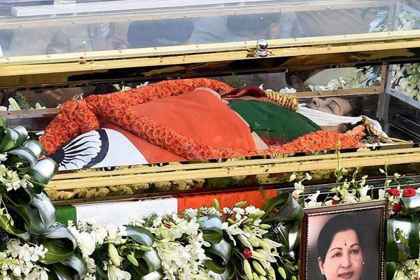 jayalalithaa-10500-saris-750-pairs-of-shoes-left-seized-by-court