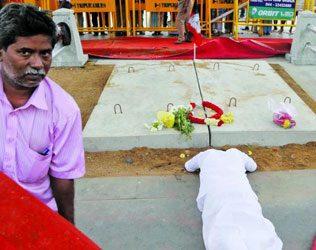 Long Queues at Jayalalithaa's Burial Spot