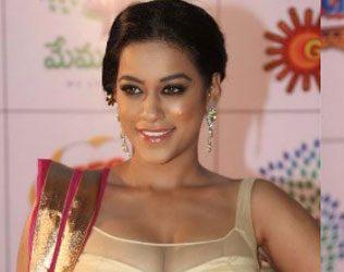 mumaith-khan-underwear-comment-proves-no-filter-for-mouth