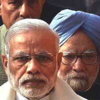 Narendra Modi, Manmohan Singh, Advani in the Queue
