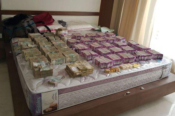 pink-is-the-new-black-money-demonetization