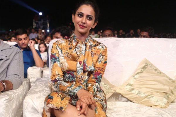 rakul-preet-singh-speaks-in-telugu-at-dhruva-promotions