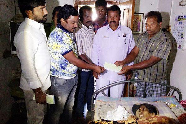 sampoornesh-babu-rupees-10000-charity