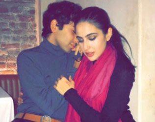 sara-ali-khan-saif-ali-khan-daughter-turns-hot-chick