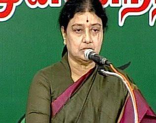 Sasikala Breaks down in First Speech Post Amma